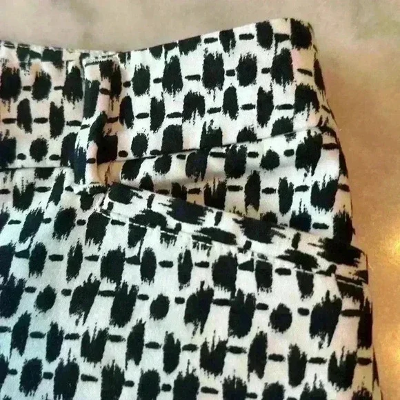 White House Black Market Abstract Print Shorts - Picture 9 of 15